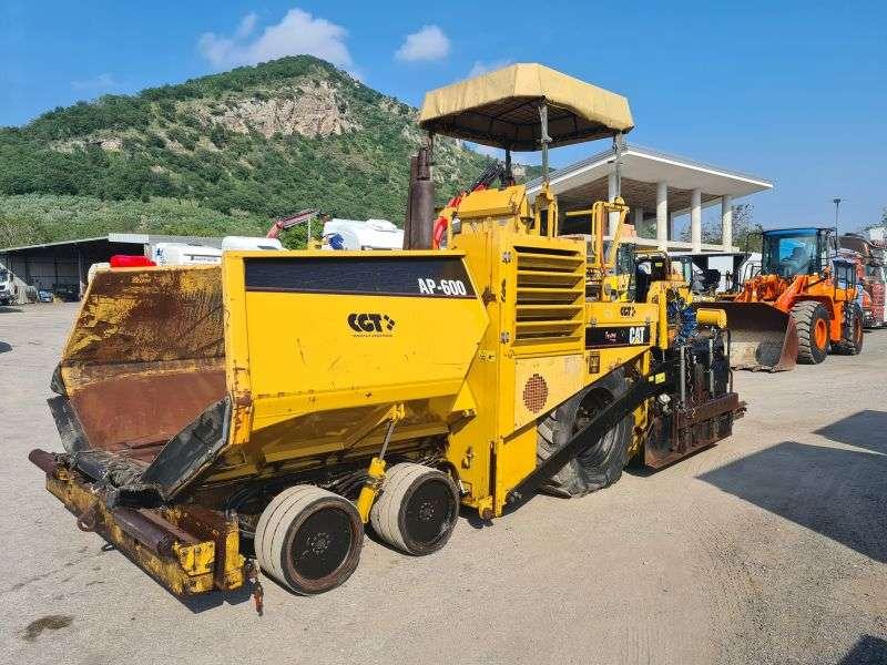 Caterpillar AP 600 Photo 1