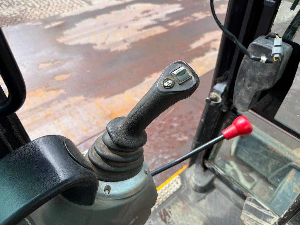 JCB 48Z-1 - Hammer Lines / Quick Coupler Photo 9