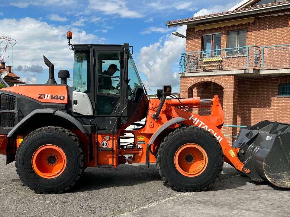 Hitachi ZW140-5B Photo 13
