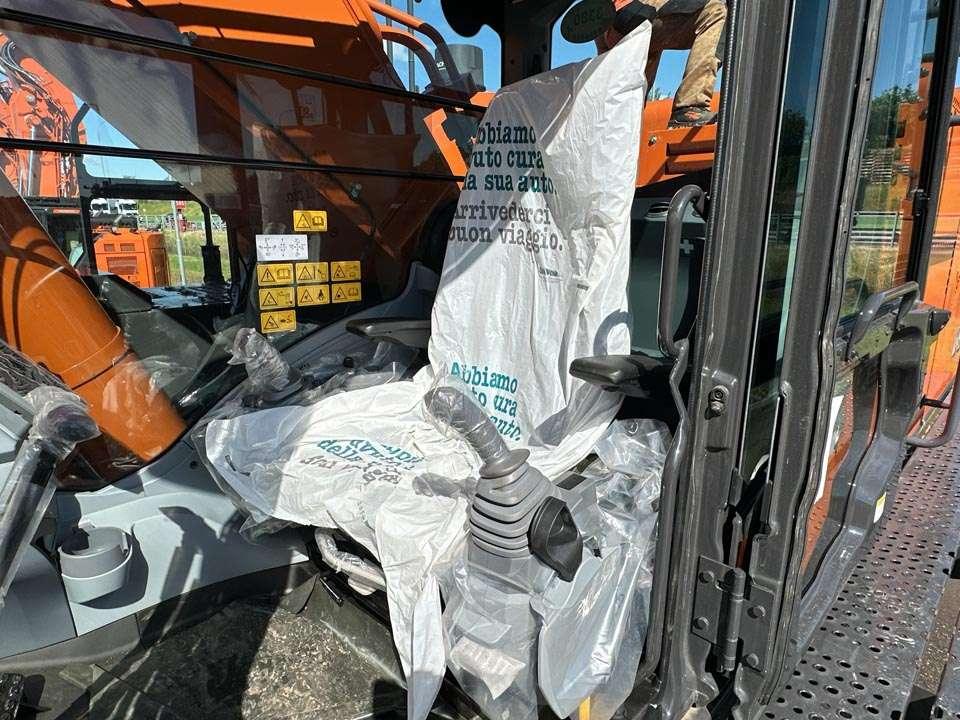Hitachi ZX690LCH-7 Photo 14