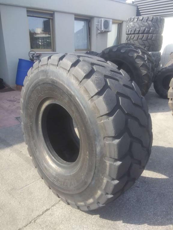 Bridgestone 23.5 R25 Photo 2