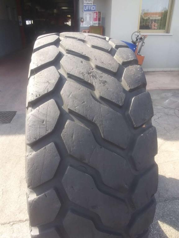 Bridgestone 23.5 R25 Photo 3
