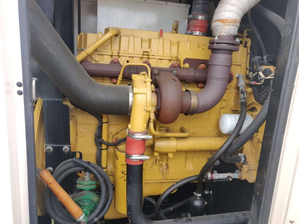 Caterpillar 200 kVA Photo 3