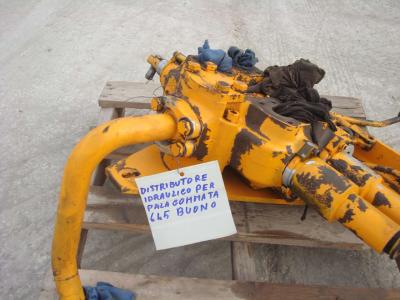 Distributeur hydraulique pour Fiat Allis 645B en vente par OLM 90 Srl