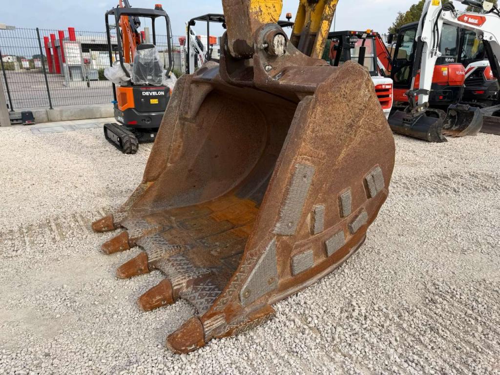 Komatsu PC490LC-11E0 Photo 10