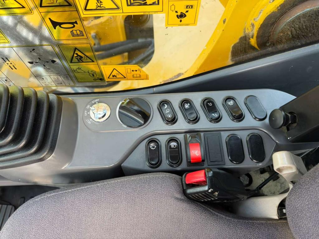 Komatsu PC490LC-11E0 Photo 16
