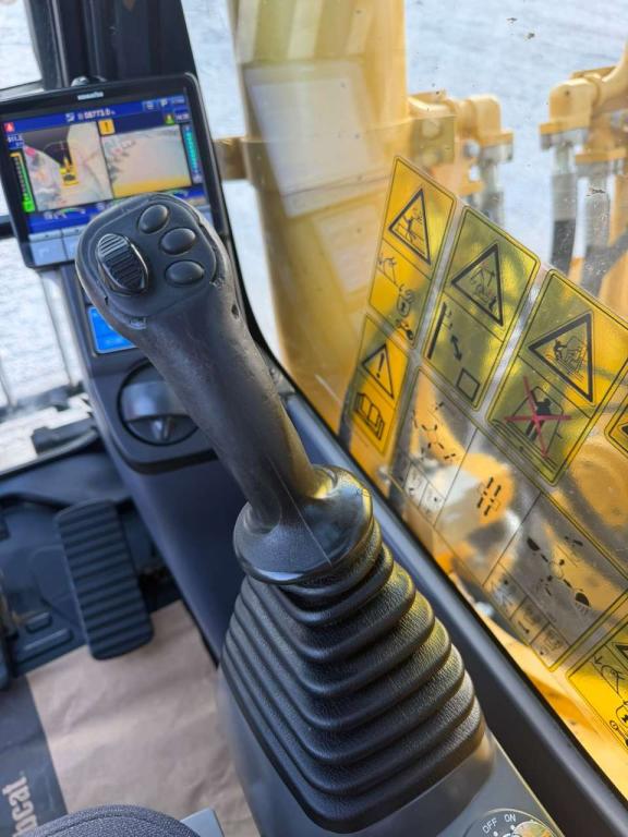 Komatsu PC490LC-11E0 Photo 17