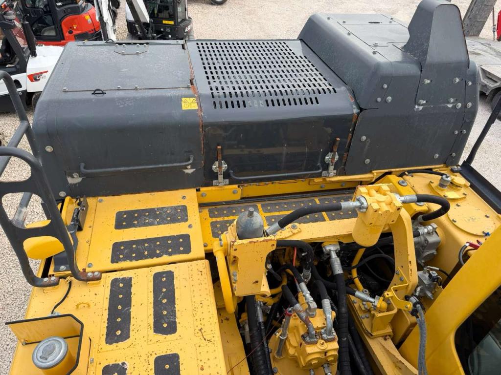 Komatsu PC490LC-11E0 Photo 18