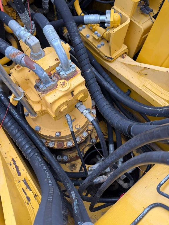 Komatsu PC490LC-11E0 Photo 19