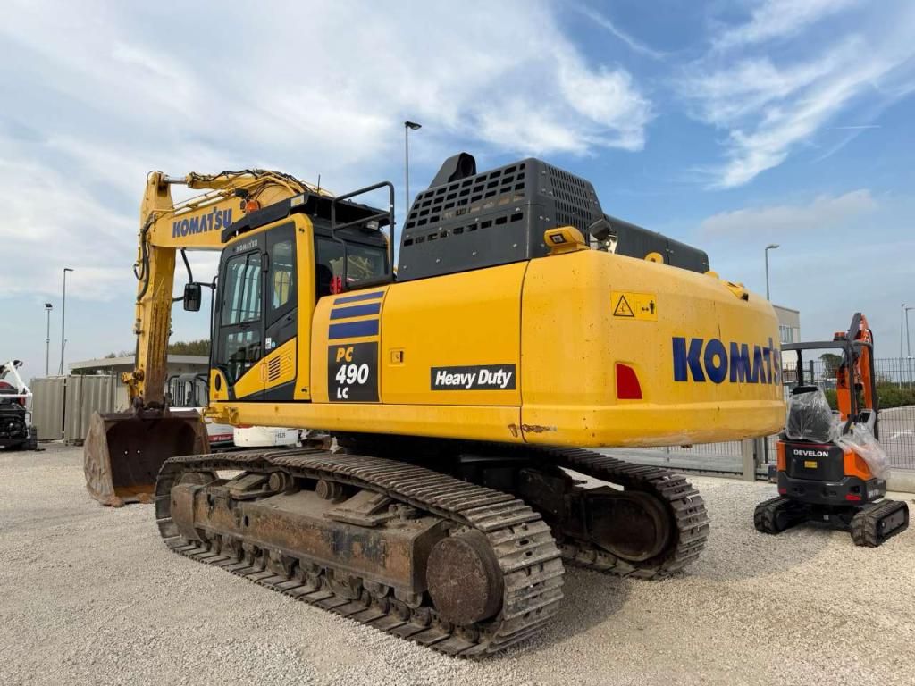 Komatsu PC490LC-11E0 Photo 3