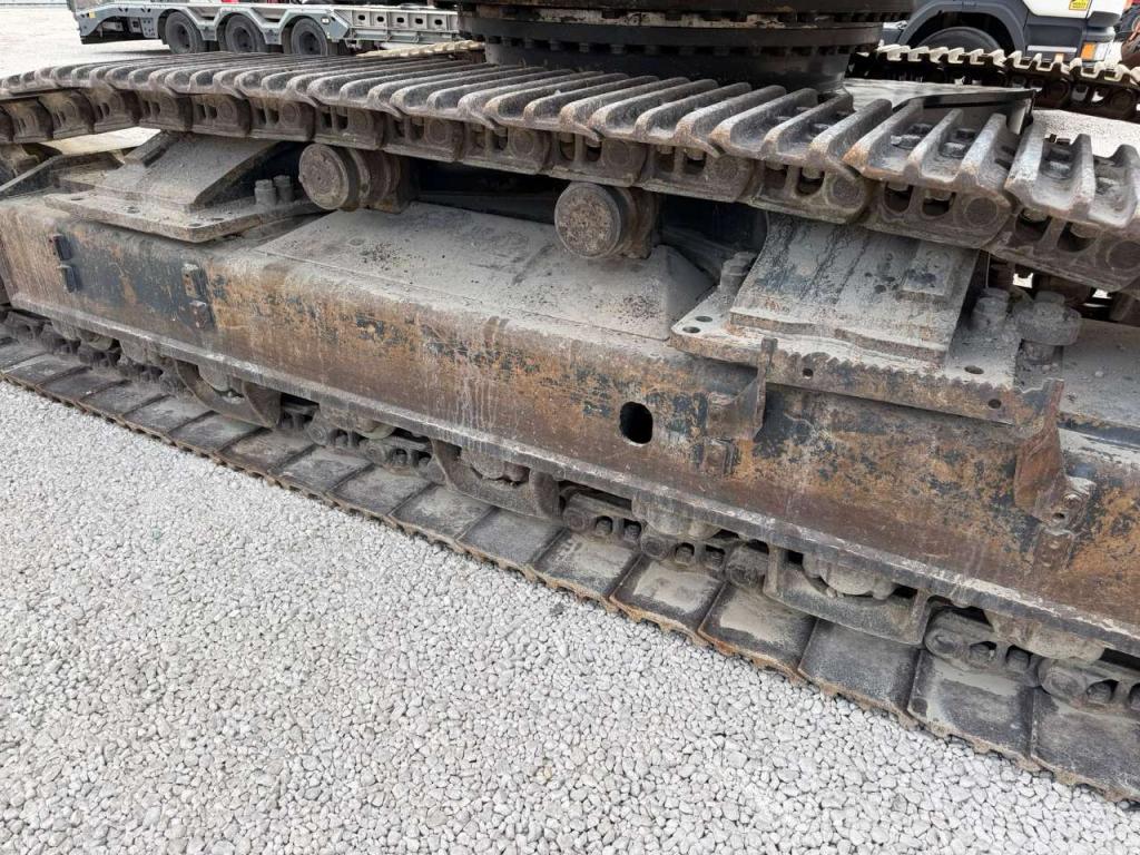 Komatsu PC490LC-11E0 Photo 9