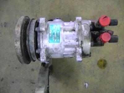Compresseur climatisation pour Caterpillar 325 B en vente par PRV Ricambi Srl