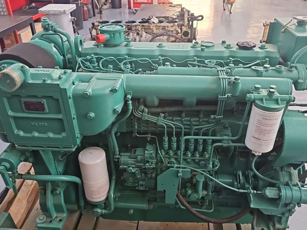 Doosan L126TIM Photo 1