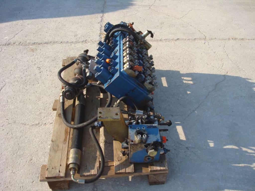 Distributeur hydraulique pour Fiat Hitachi 150W3 Photo 6