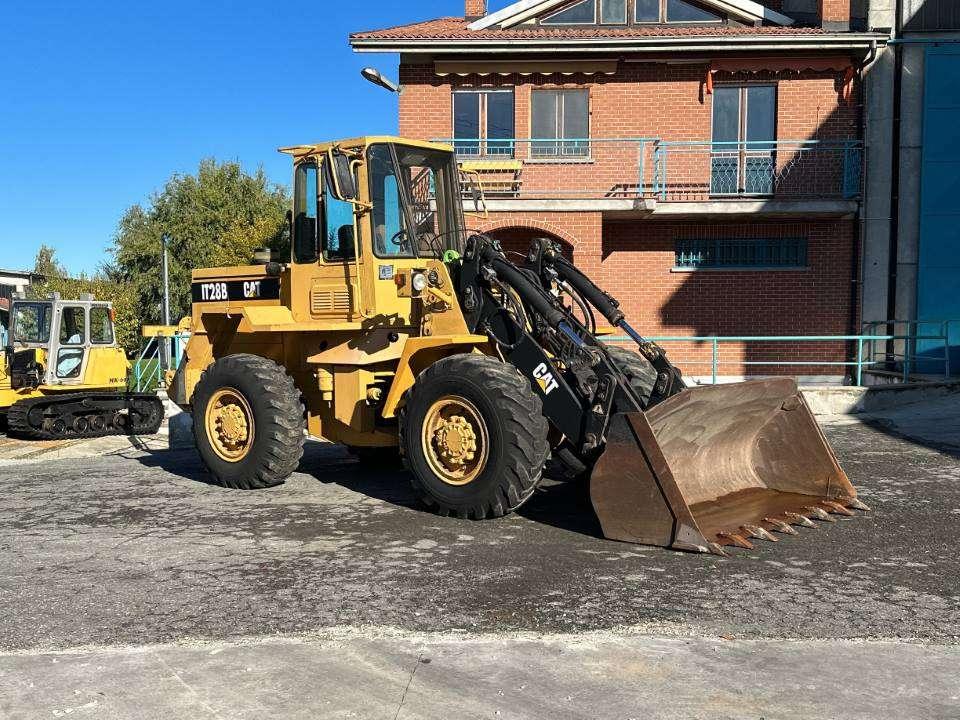 Caterpillar IT28B Photo 13