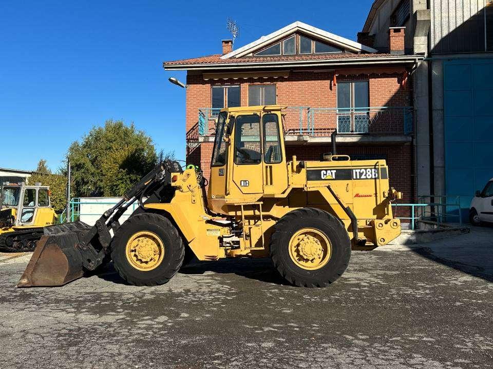Caterpillar IT28B Photo 2