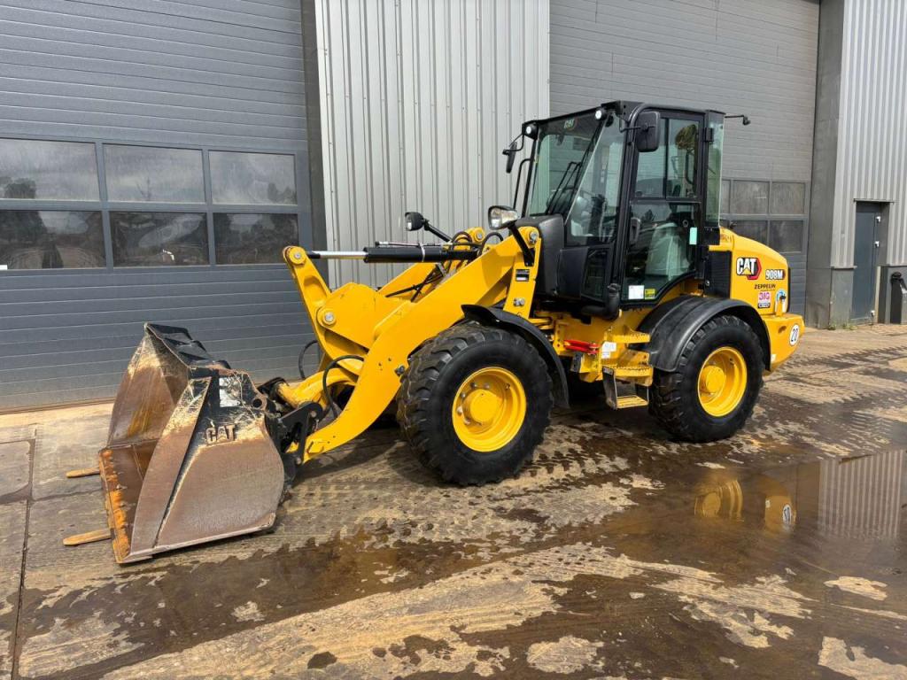 Caterpillar 908M Photo 2