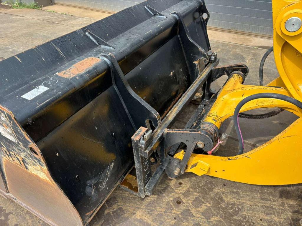 Caterpillar 908M Photo 9