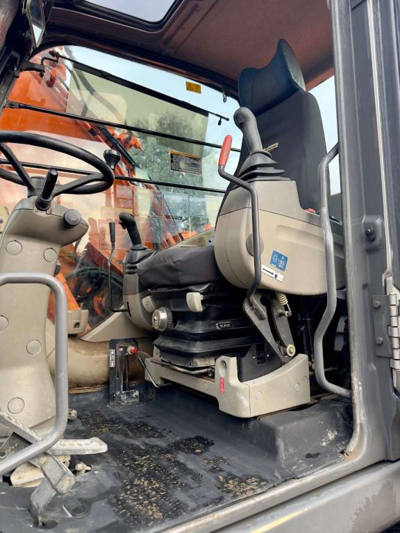Hitachi ZX140-W3 Photo 12