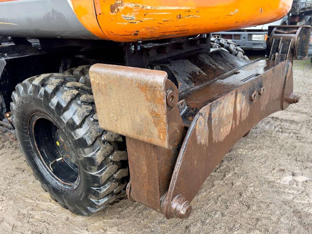 Hitachi ZX140-W3 Photo 14