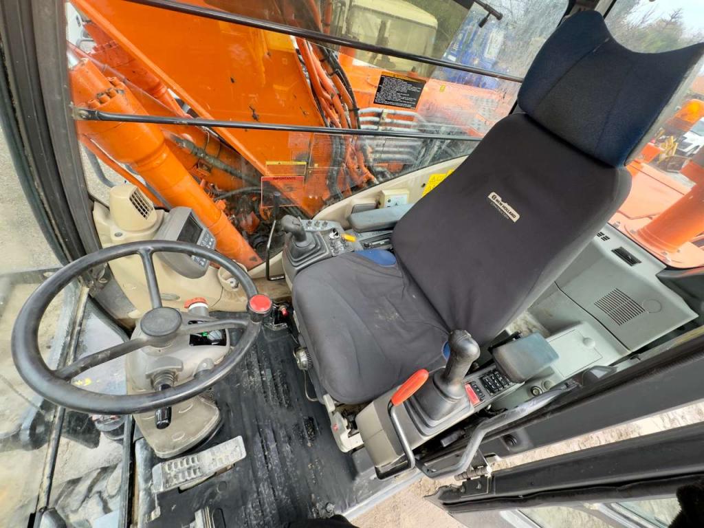 Hitachi ZX140-W3 Photo 8