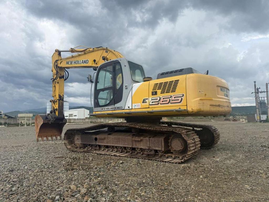 New Holland E265 Photo 2