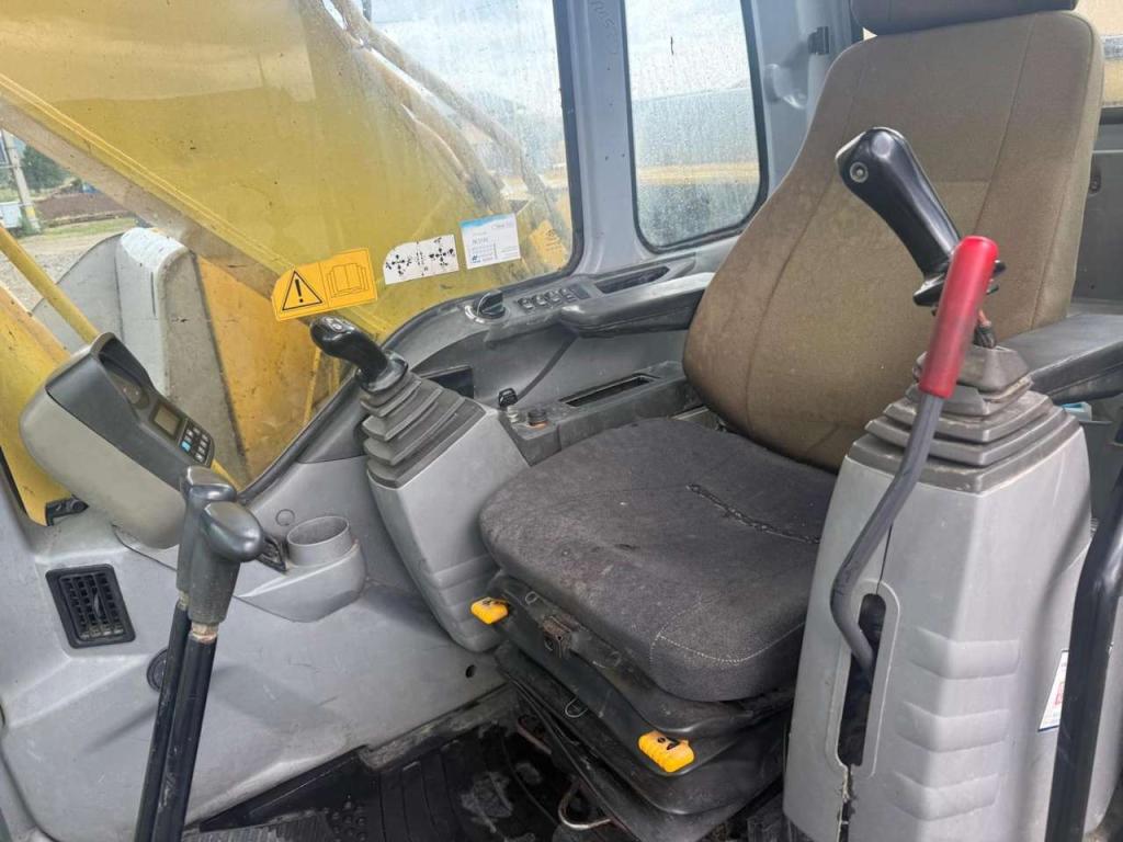 New Holland E265 Photo 3