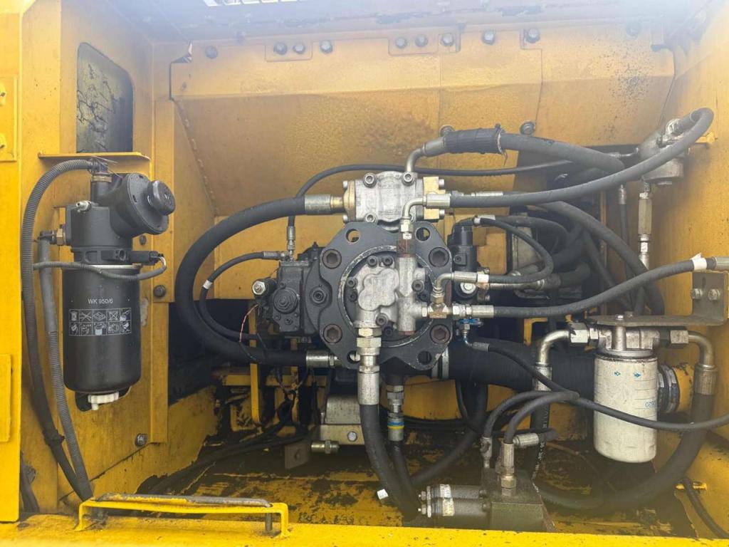 New Holland E265 Photo 6