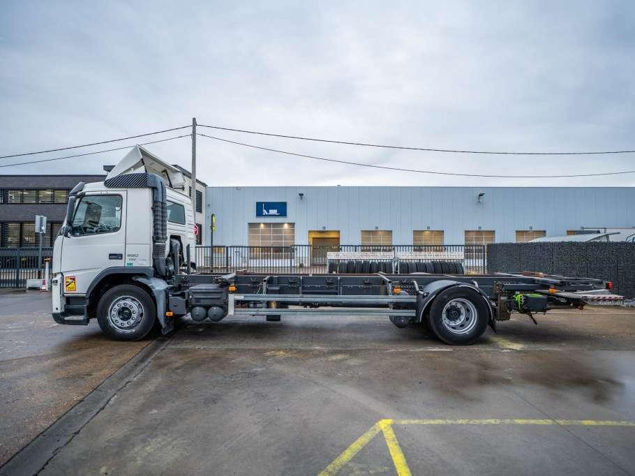 Volvo FM 330 Photo 6