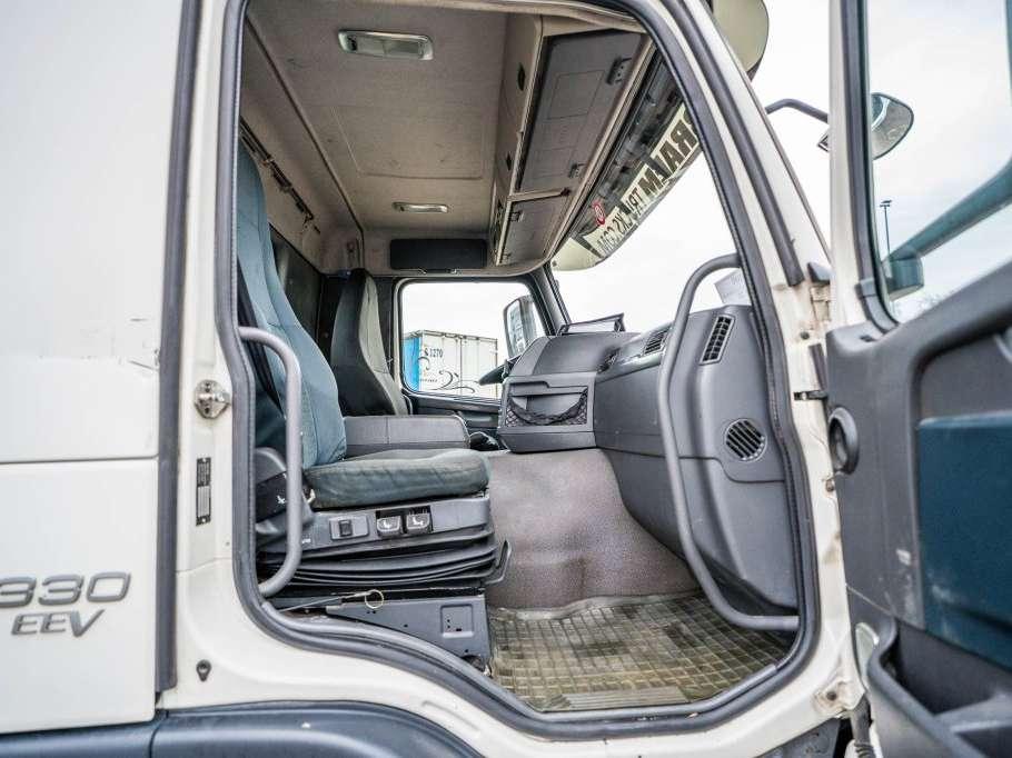 Volvo FM 330 Photo 9