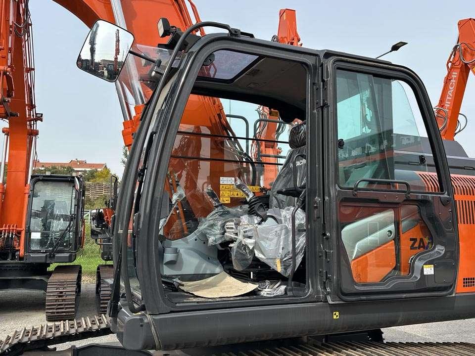 Hitachi ZX180LCN-7 Photo 12