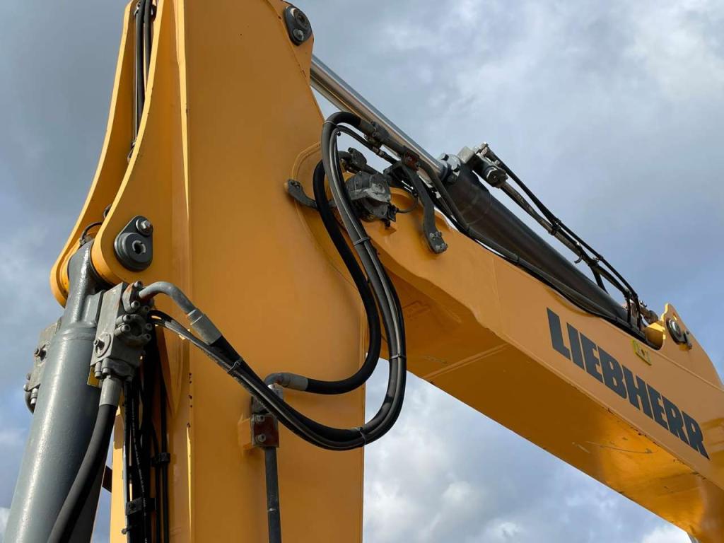 Liebherr R936NLC Photo 10