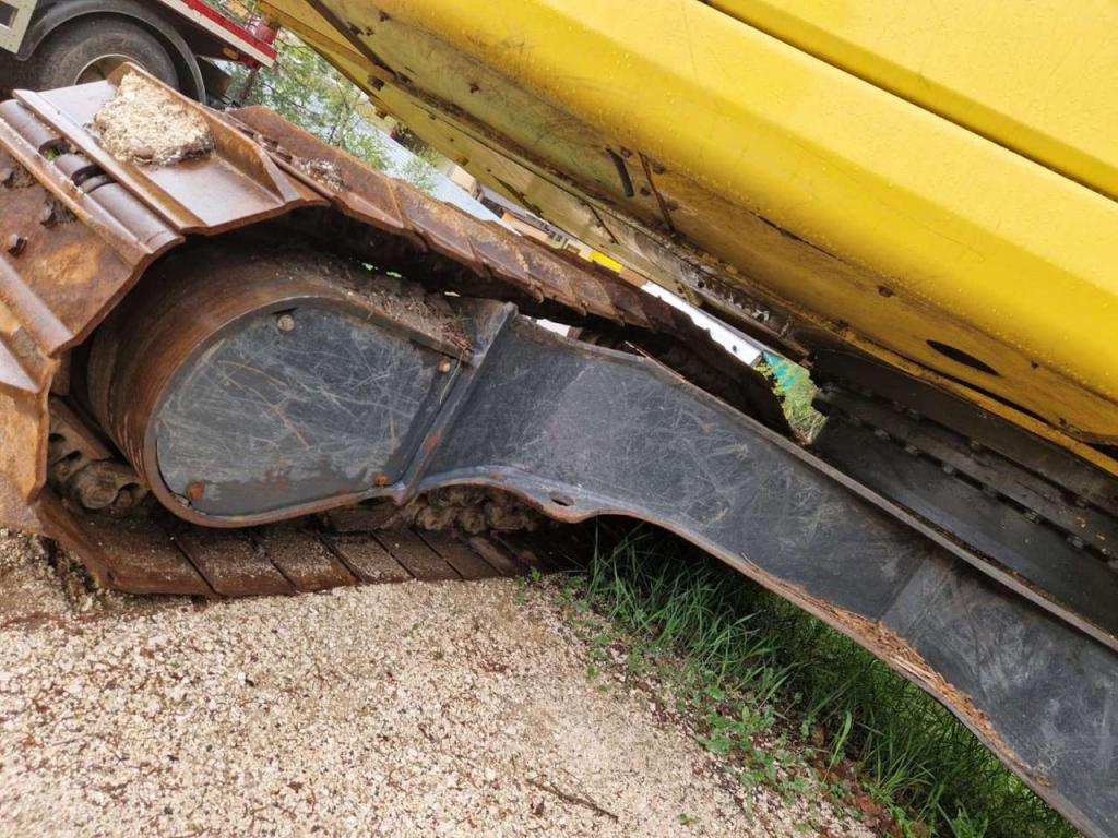 Komatsu PC240NLC-8 Photo 10
