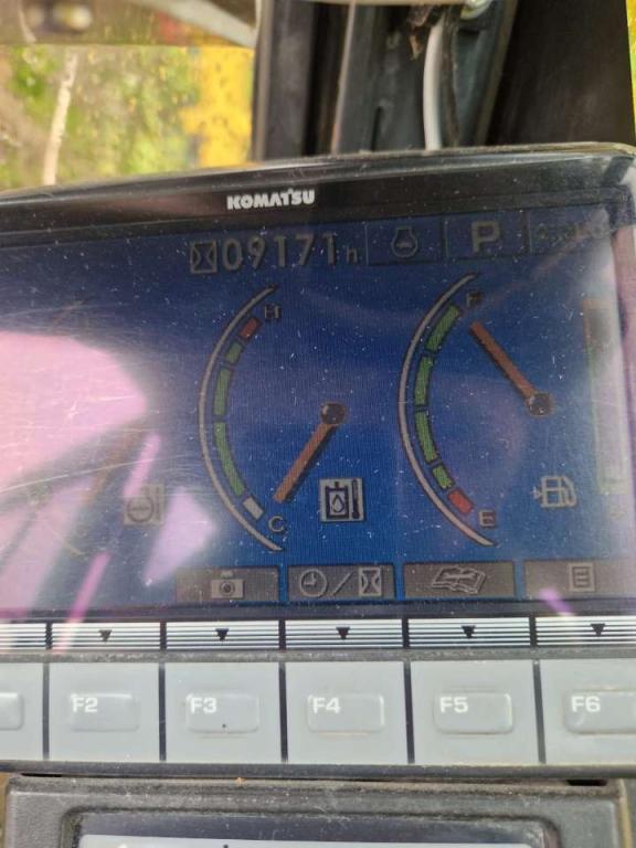 Komatsu PC240NLC-8 Photo 8