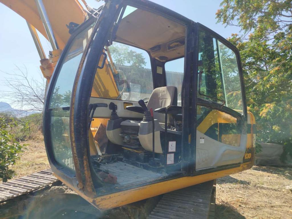 JCB JS130 Photo 4