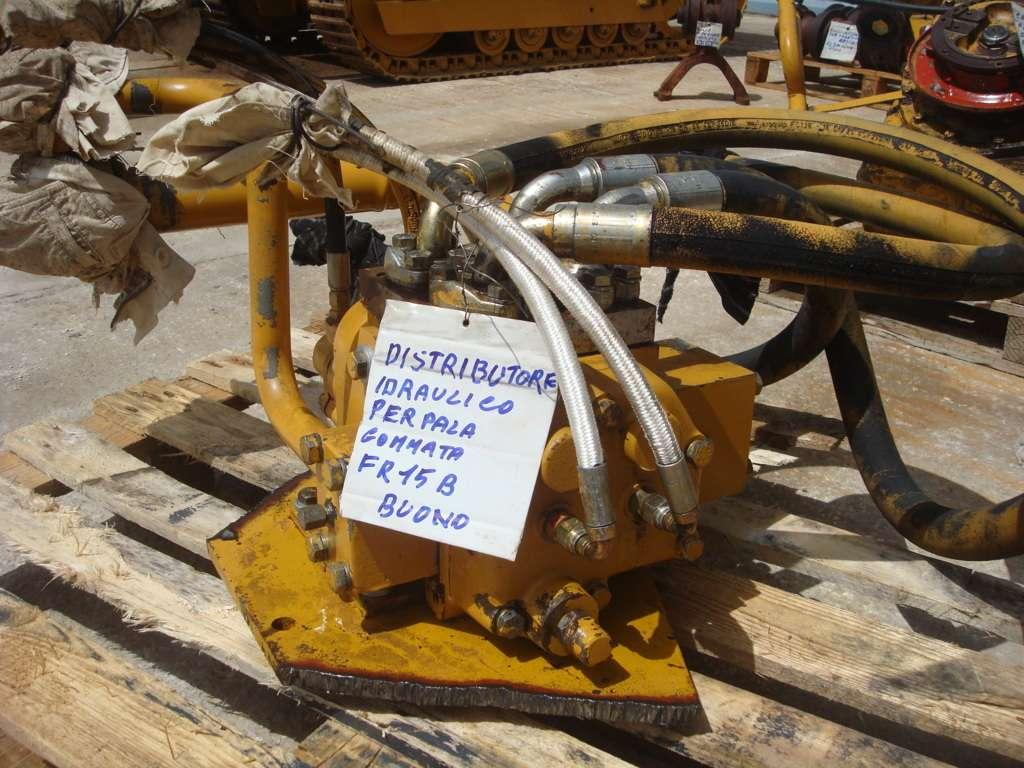 Distributeur hydraulique pour PALA GOMMATA FR15B Photo 2