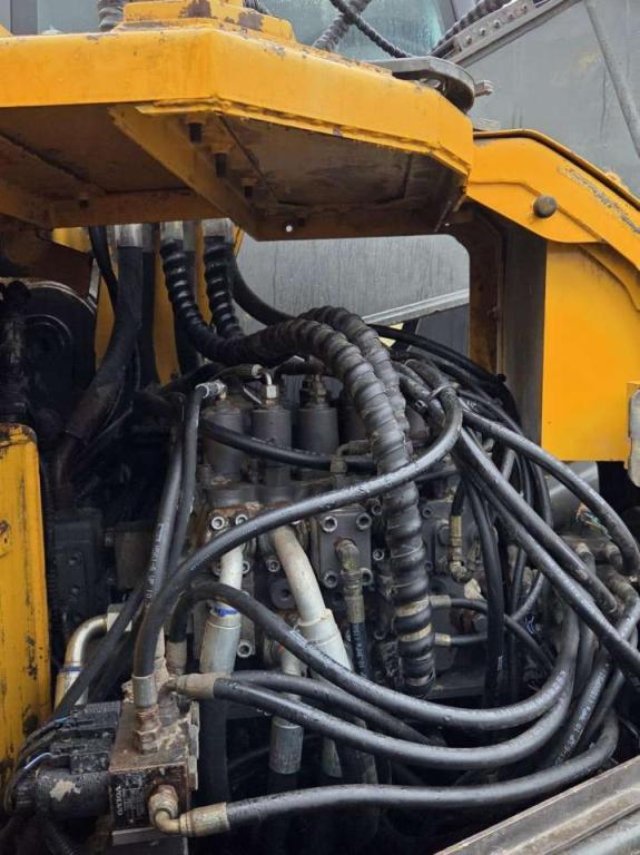 Volvo main control valve 14577601 for Volvo ECR235C L Photo 1