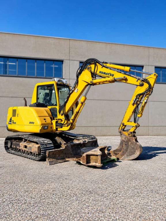 Komatsu PC75 Photo 3