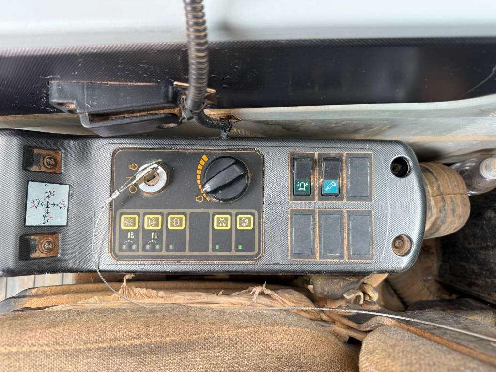 Hyundai R500LC-7A - Quick Coupler / Hammer Lines Photo 10