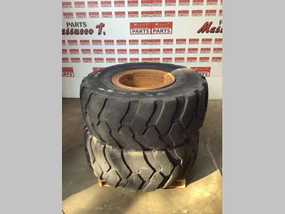 Pneu avec jantes pour Caterpillar 924G en vente par Massucco T. Srl Area Ricambi