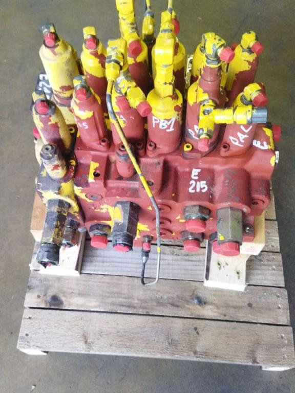 Distributeur hydraulique pour New Holland E 215 Photo 3
