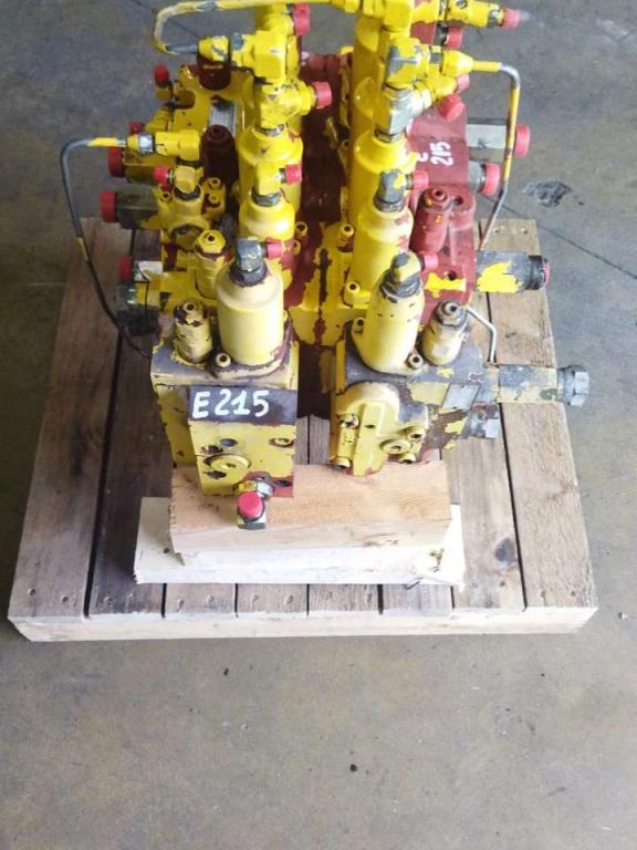 Distributeur hydraulique pour New Holland E 215 Photo 4
