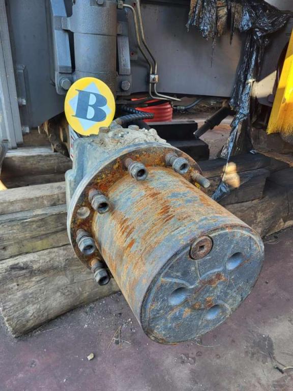 Volvo front axle 14624164 for Volvo EW160C, EW160D, EW180C, EW180D Photo 2