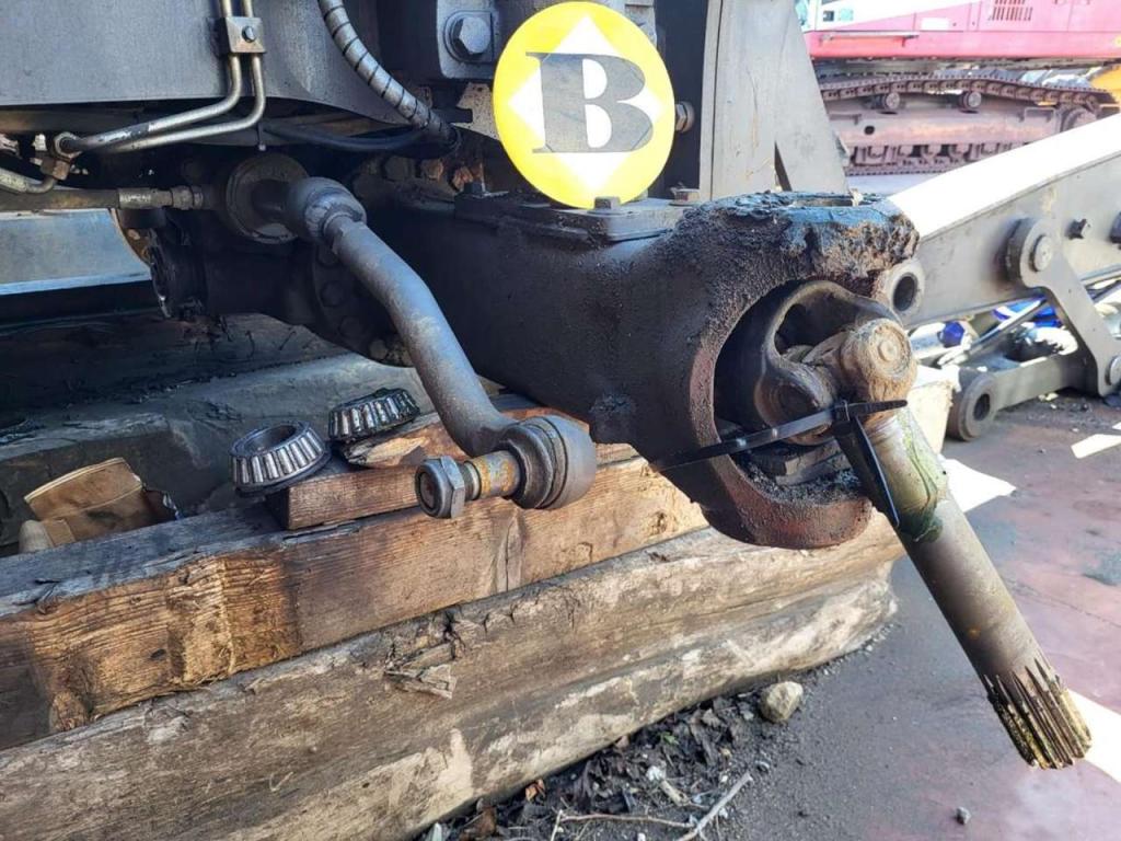 Volvo front axle 14624164 for Volvo EW160C, EW160D, EW180C, EW180D Photo 9