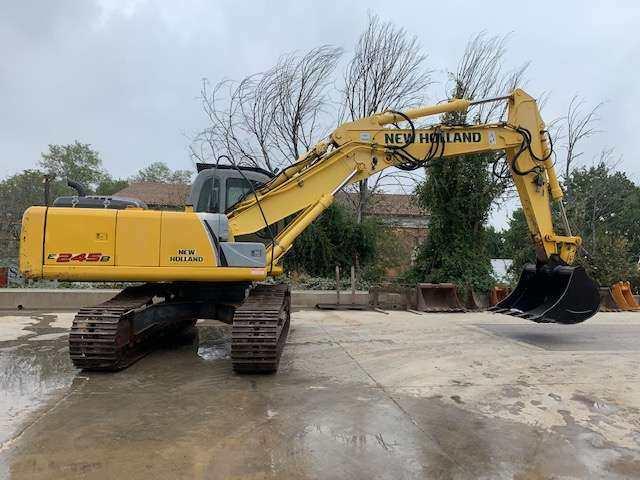 New Holland E245B Photo 10