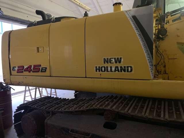 New Holland E245B Photo 17