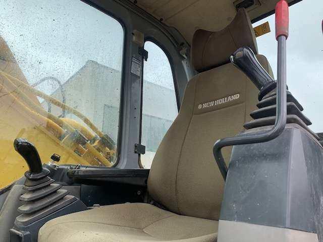 New Holland E245B Photo 5