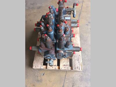 Distributeur hydraulique pour Fiat Kobelco E 135 Photo 1