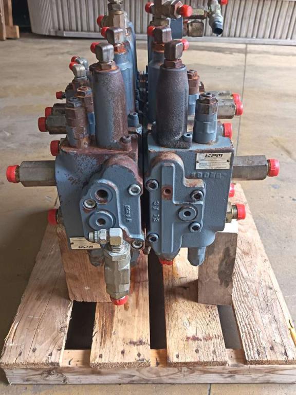Distributeur hydraulique pour Fiat Kobelco E 135 Photo 6