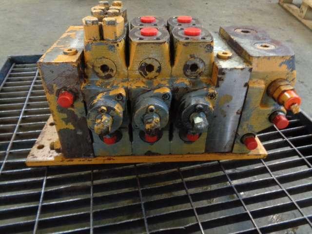 Distributeur hydraulique pour Liebherr PR 732 Photo 2